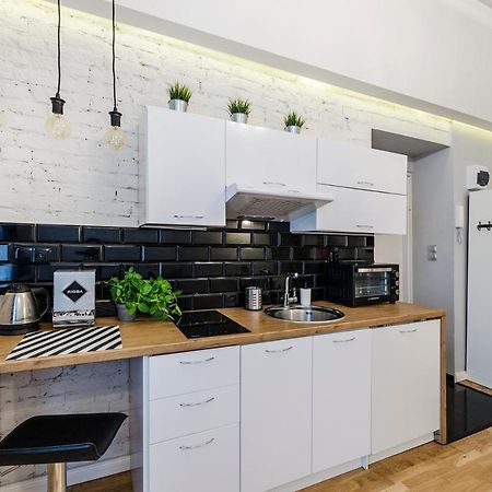Standard Apartment On 6 Sierpnia Łódź Buitenkant foto