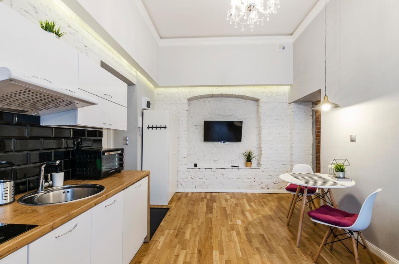 Standard Apartment On 6 Sierpnia Łódź Buitenkant foto